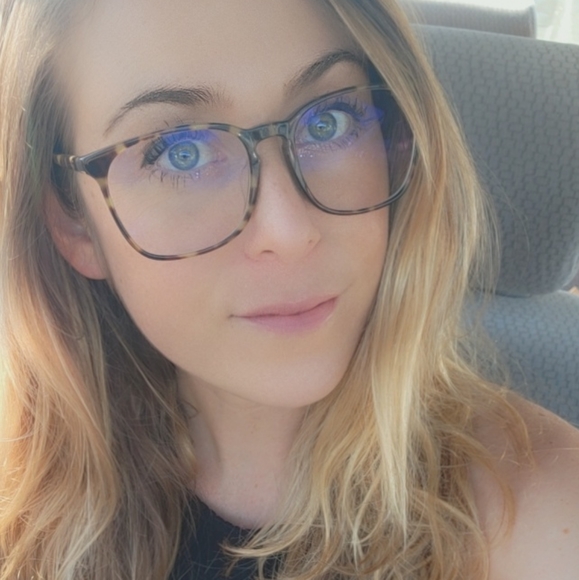 Meet your Posher, Cayla - Picture 2 of 2